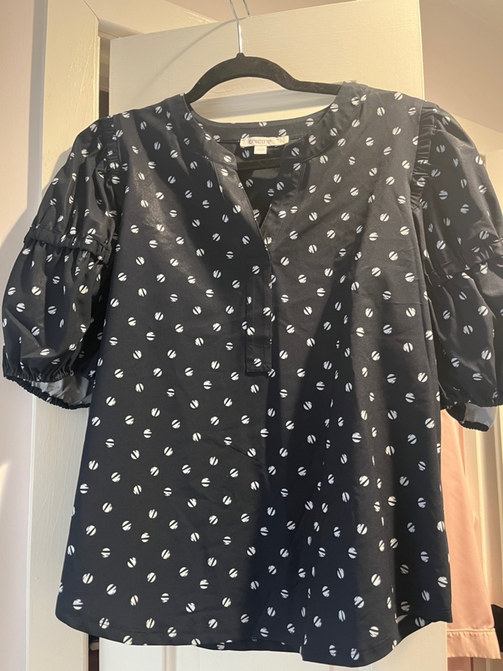 Chico's Navy Blouse with White Dot Print Size 1 EUC